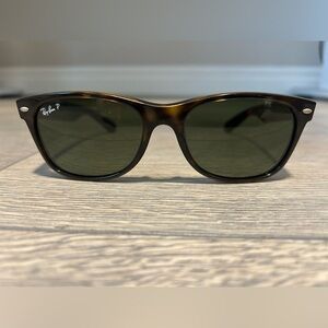 Ray-Ban RB2132 New Wayfarer Polarized Sunglasses **Like New**
